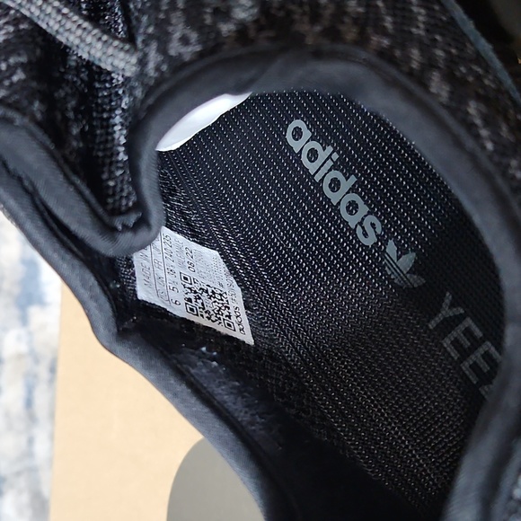 adidas Yeezy Boost 350Pirate Black (2016) - Picture 4 of 7